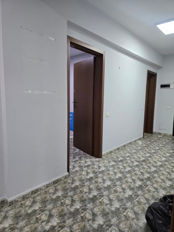 Ufficio in affitto a Garda 800eu