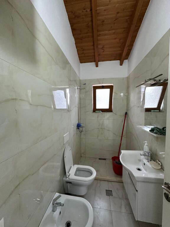 JEPET ME QERA APARTAMENT 2+1 PRANE STADIUMIT DURRES