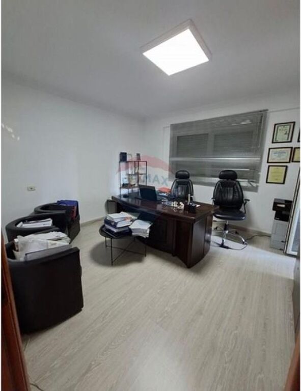 Zyrë - Për Qira - Ish Ekspozita, Tiranë