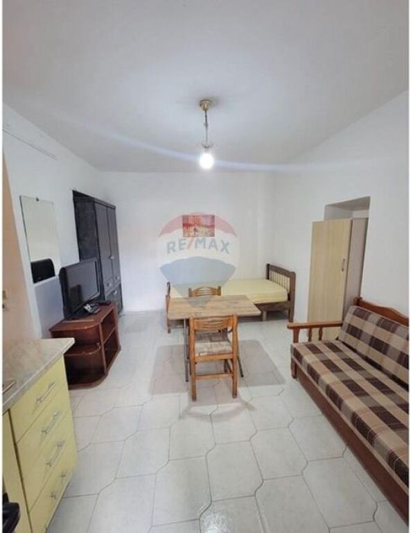 Waiter for rent Xhamllik !