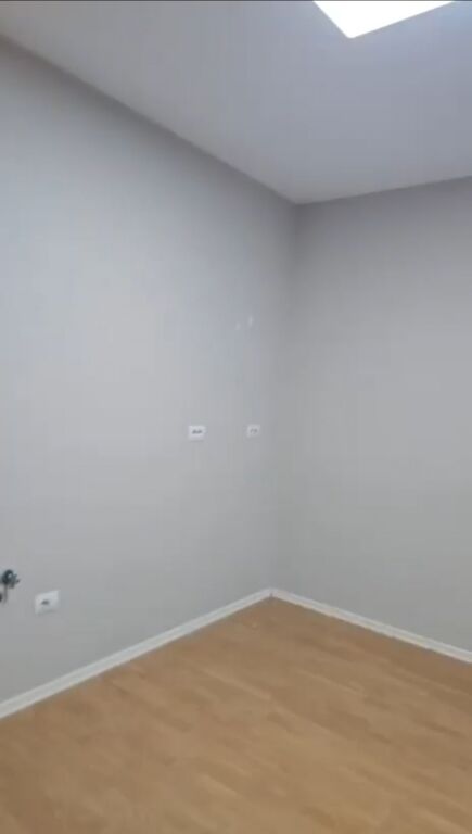 Appartamento 2+1+posto auto in affitto nel Centro di Tirana