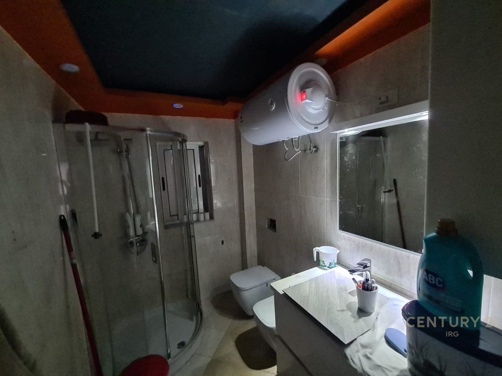 21 Dhjetori Apartament ne shitje 2+1!