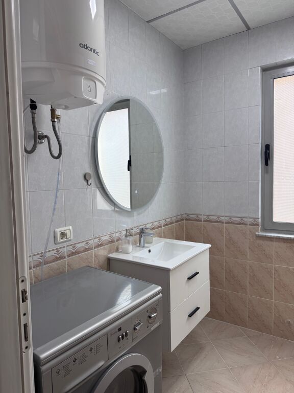 Jepet apartament me qera zyre/banim