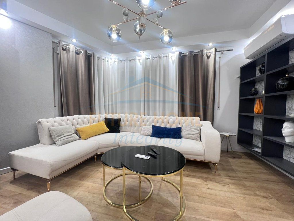 Rent, Apartment 2+1+2+Veranda, Botanical Garden, Tirana.