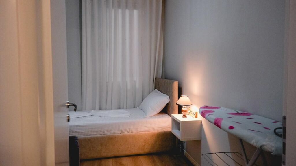 Jepet me qera Apartament 2+1 Liqeni Artificjal