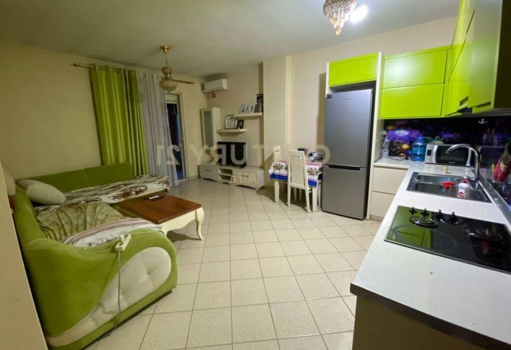 Vendesi in vendita 2 + 1 vicino al Complesso Molla Astir