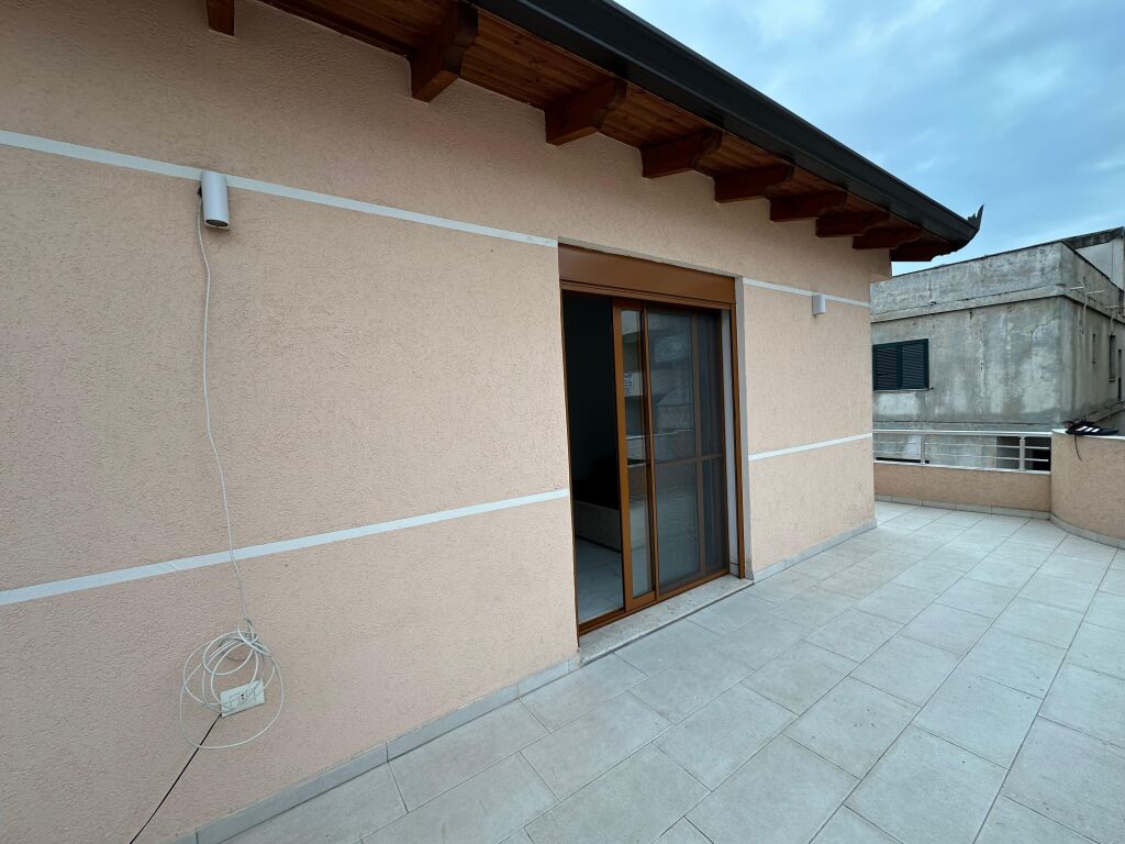 JEPET ME QERA APARTAMENT 2+1 PRANE STADIUMIT DURRES