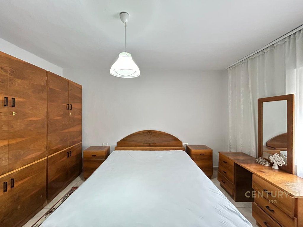 JEPET ME QERA APARTAMENT 1+1 TE XHAMIA E TABAKËVE.