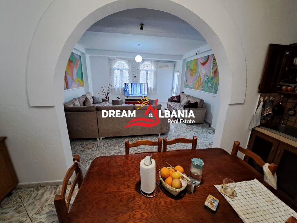 Villa su 2 Piani + Mansarda in Vendita, Dentro il Piccolo Anello, vicino all'Archivio Centrale a Tirana (ID 4151212)