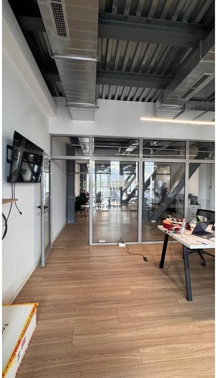 Affittasi locale per ufficio arredato – Comune di Parigi, vicino a Kika 2!