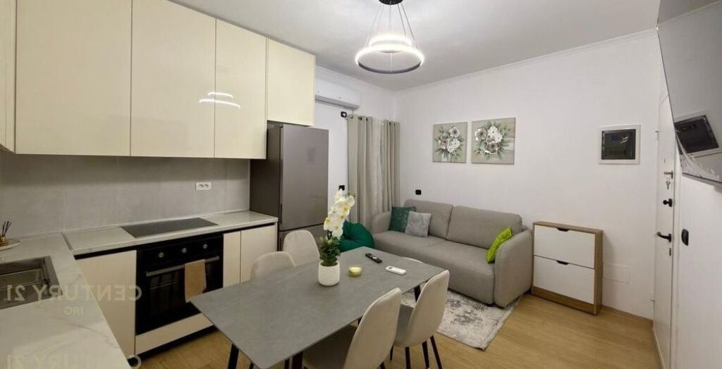 Jepet me qera apartament 1+1, Rruga e Dibres tek Medreseja!