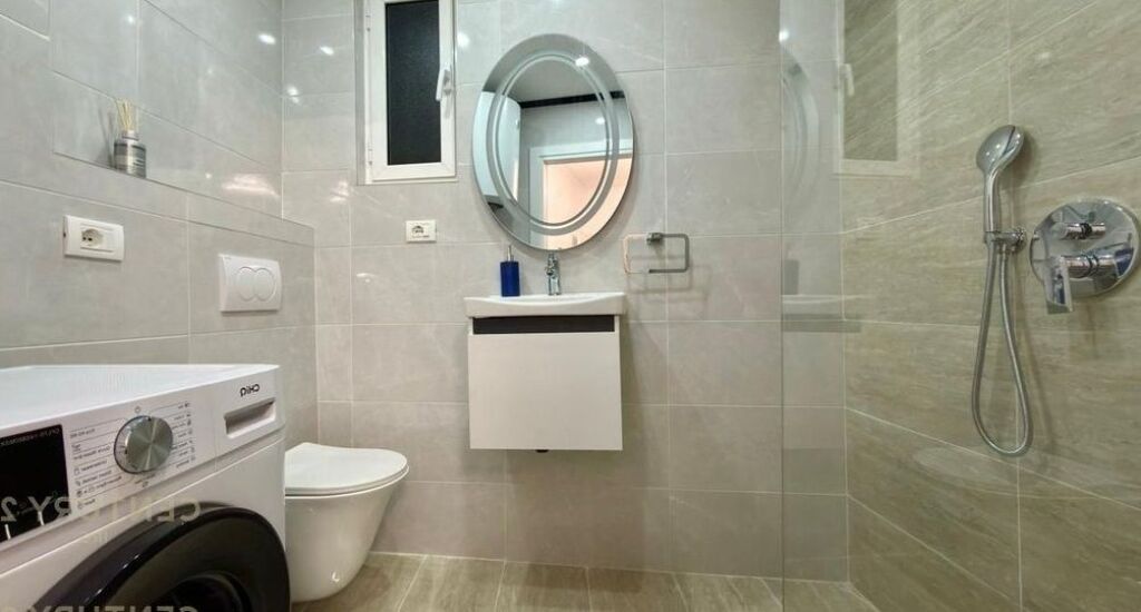 Jepet me qera apartament 1+1, Rruga e Dibres tek Medreseja!