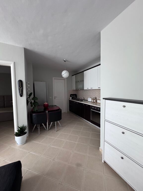 Jepet apartament me qera zyre/banim