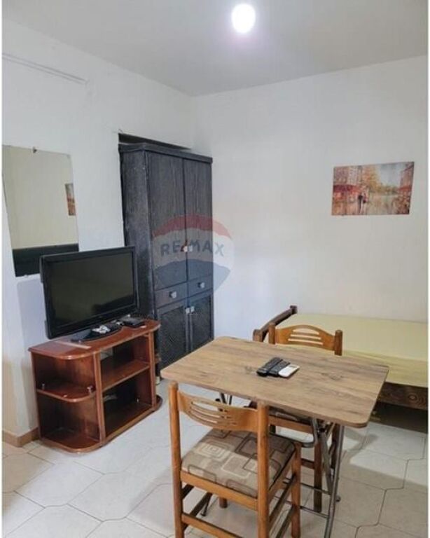 Waiter for rent Xhamllik !