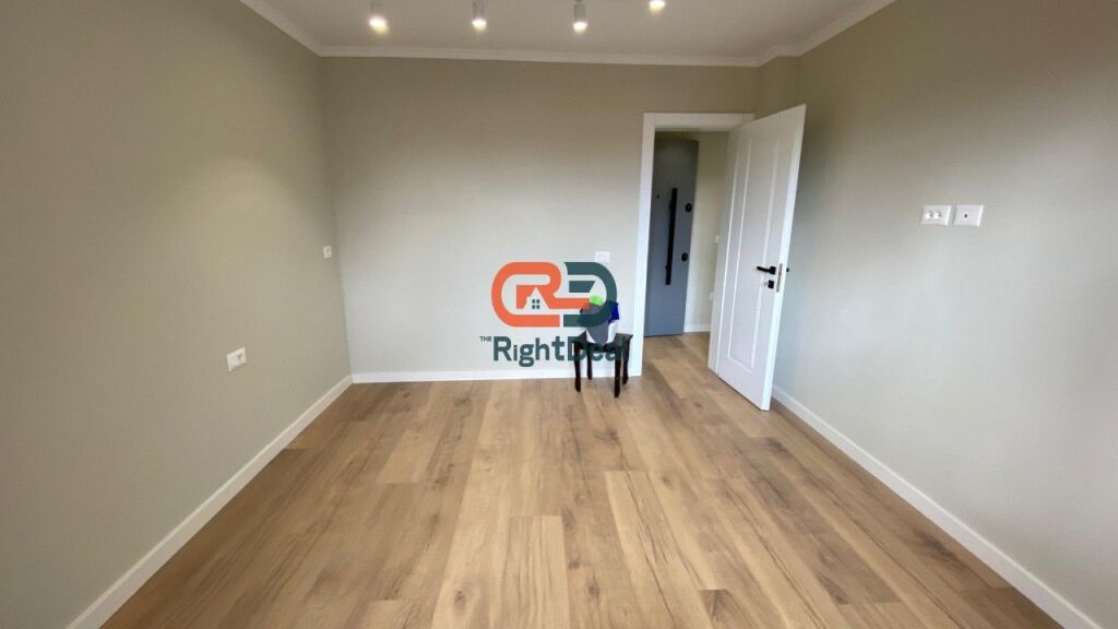 Tek 21-Dhjetori, Shitet Apartament 1+1 Me Planimetri Perfekte!!