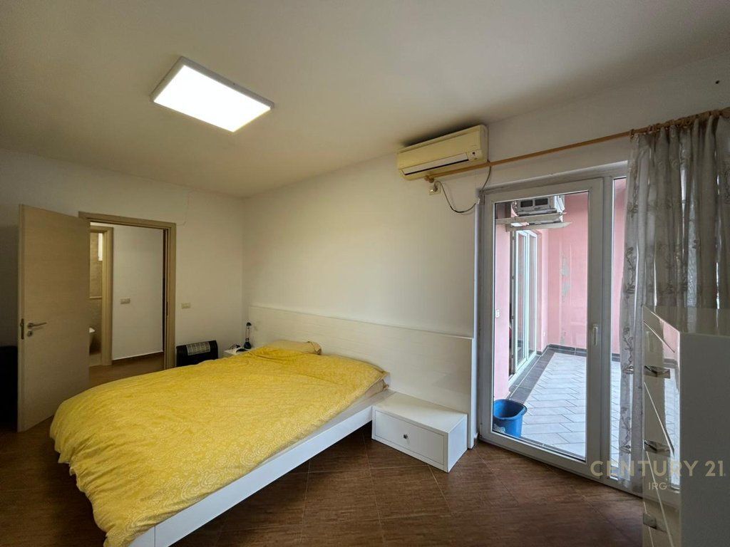 SHITET APARTAMENT 2+1+2 TEK OXHAKU