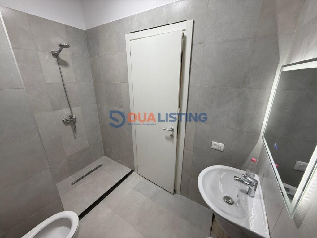 Affittiamo appartamento 2+1+2 con veranda e posto auto – Lago Secco