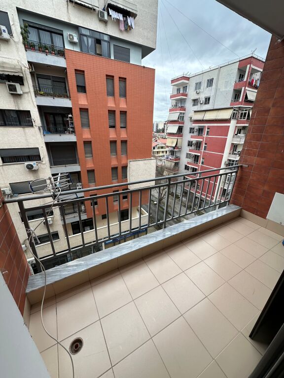 Apartament 2+1+2 me qera ne Astir prane Wellit tek rrethi