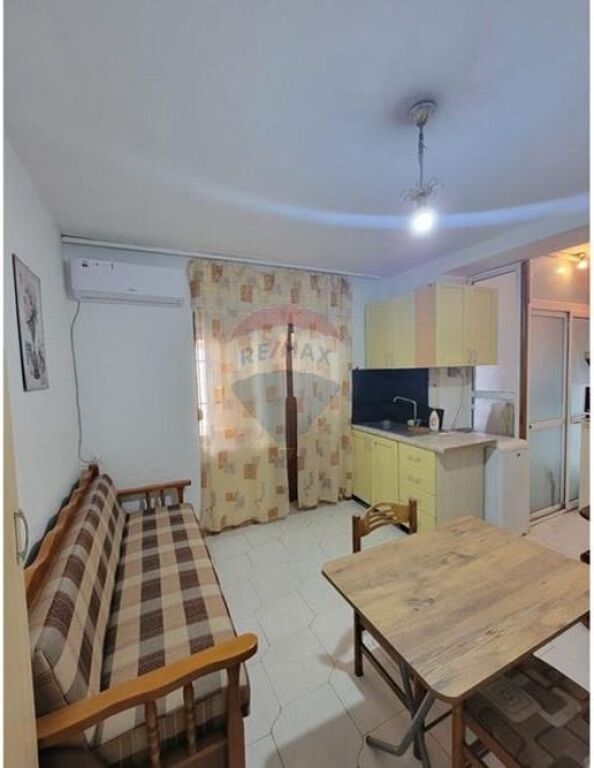 Waiter for rent Xhamllik !