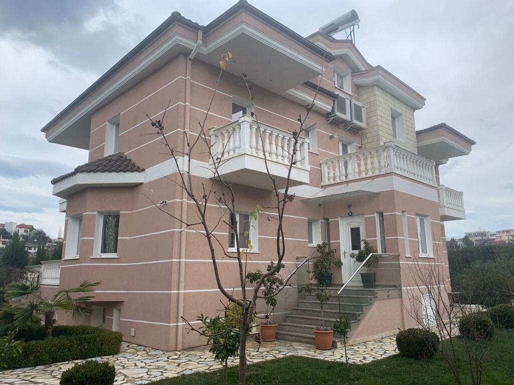 🏡 Vilë per shitje në Farkë