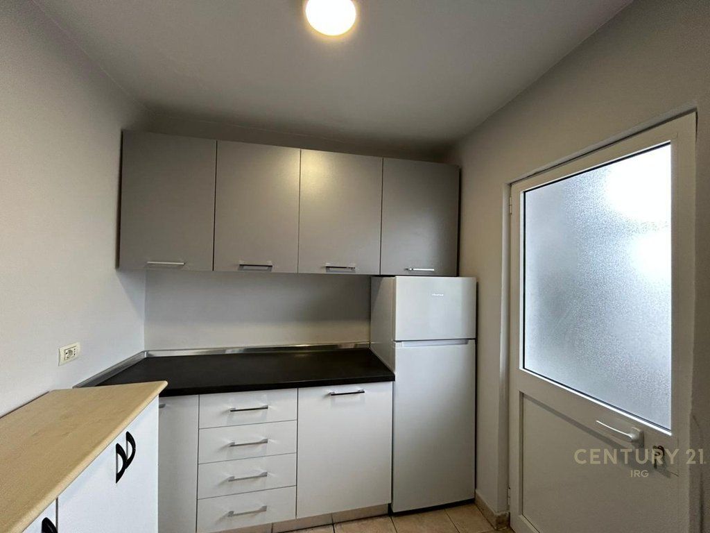 JEPET ME QERA APARTAMENT 1+1 TE XHAMIA E TABAKËVE.