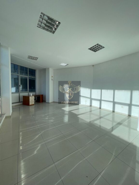 🏢 AMBIENT ME QERA – Pranë Albanian College Durres