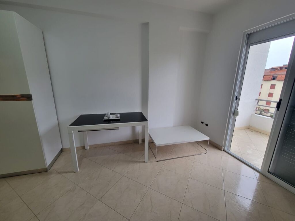 Apartsment 2+1+2 per shitje ne Durres Plazh