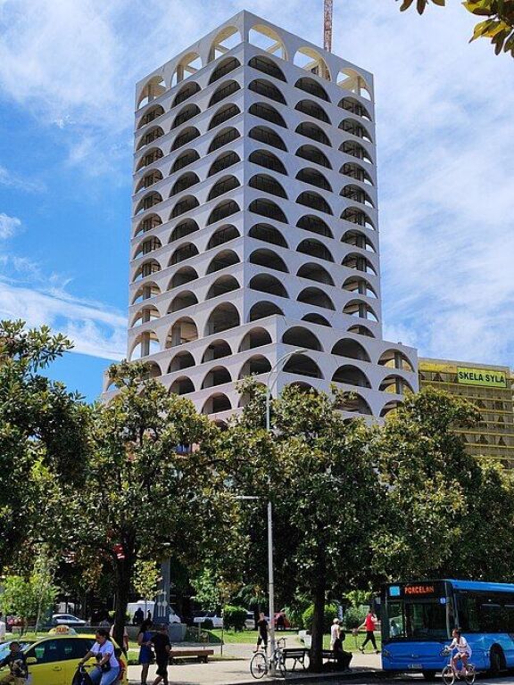 Commercial Unit for Rent Book Building!