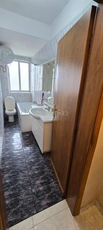Apartament 3+1 ne shitje prane rruges Mine Peza