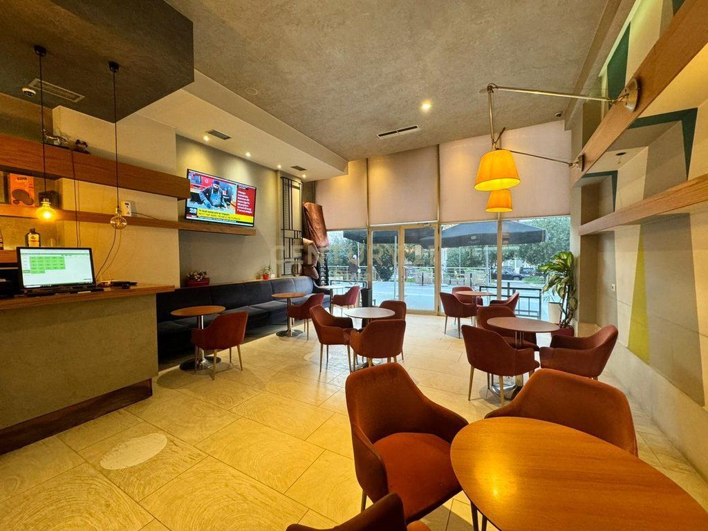 Shitet njesi biznesi ne zonen e Astirit (bar/lokal ne pune)
