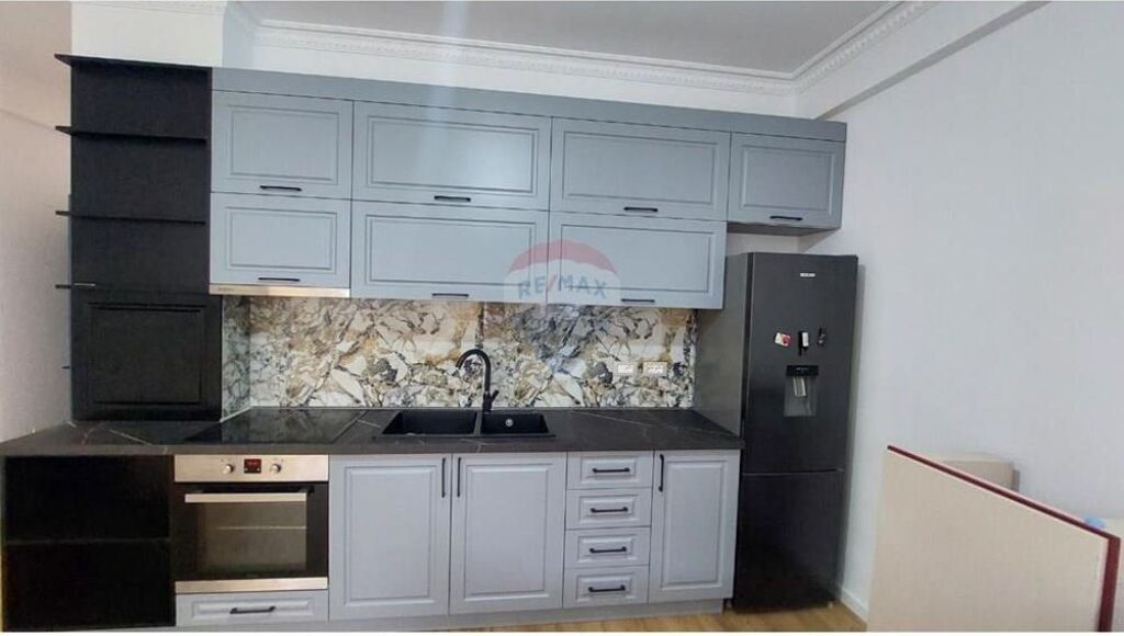 SHITET APARTAMENT 2+1 TEK MATERNITETI I RI, BRRYLI