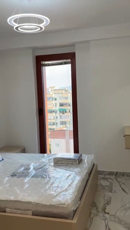 Apartament 1+1 me parkim per shitje, Rruga e Kavajes, objekt super i ri