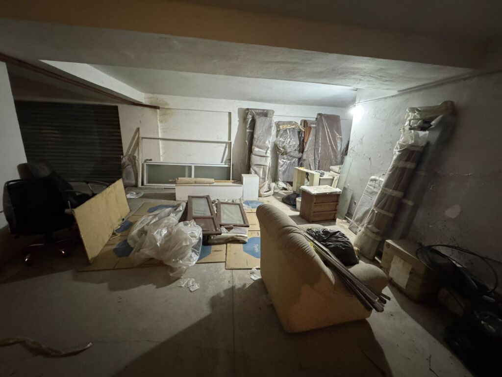 Garage for sale with an area of 160 m2 at the Selvise intersection