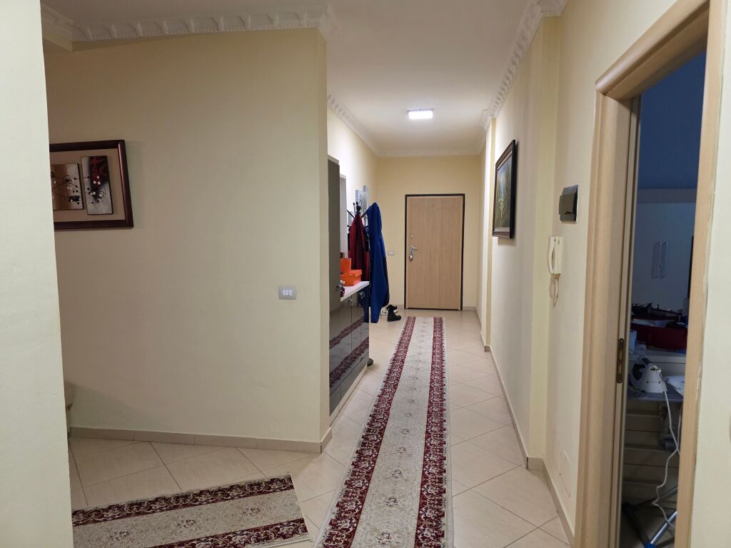 Jepet 2+1+2 me qira ne fresk