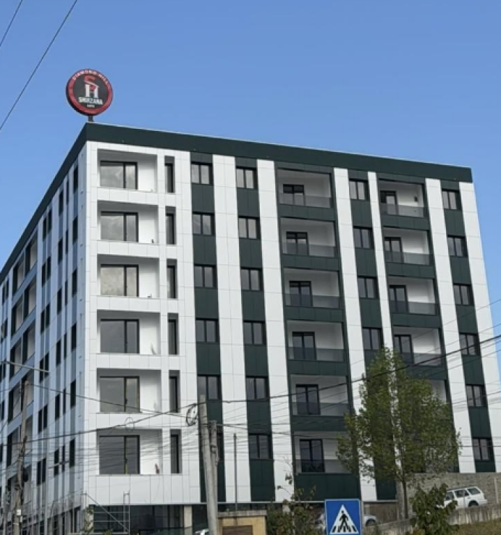 Qera, Ambient Biznesi, Buze Rruge, Paskuqan