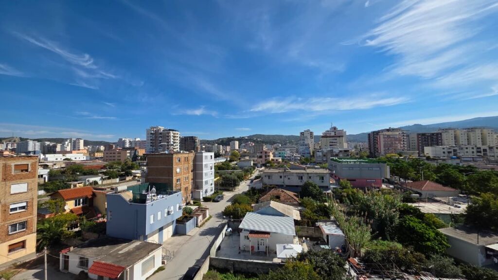 Apartament 1+1 me Qera, Rruga Enver Jaho, Vlorë