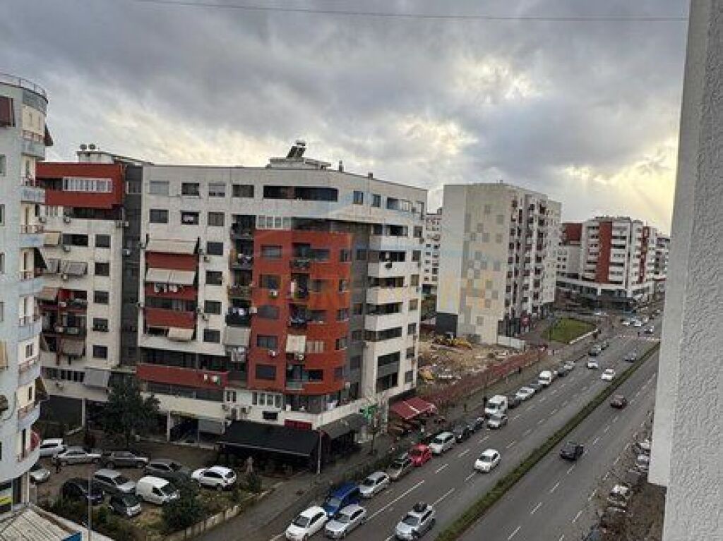 Shitet Apartament 2+1 dhe Gasoniere, Bulevardi Migjeni, Kompleksi Molla.