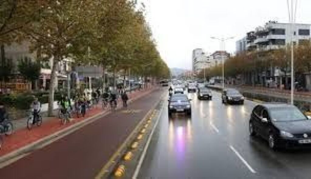 SHITET APARTAMENT &amp; TRUALL 500m² NË LAPRAKË