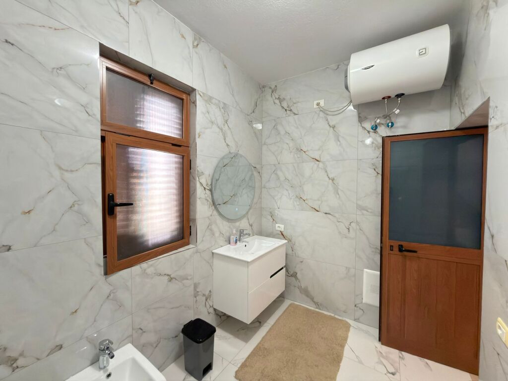 ‼️ Apartament 2+1+2 parkime me qira tek Rr Elbasanit pranë Ambasadës Turke‼️