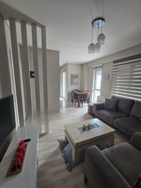 Apartament 1+1 per qira te Kontakti me post parkimi