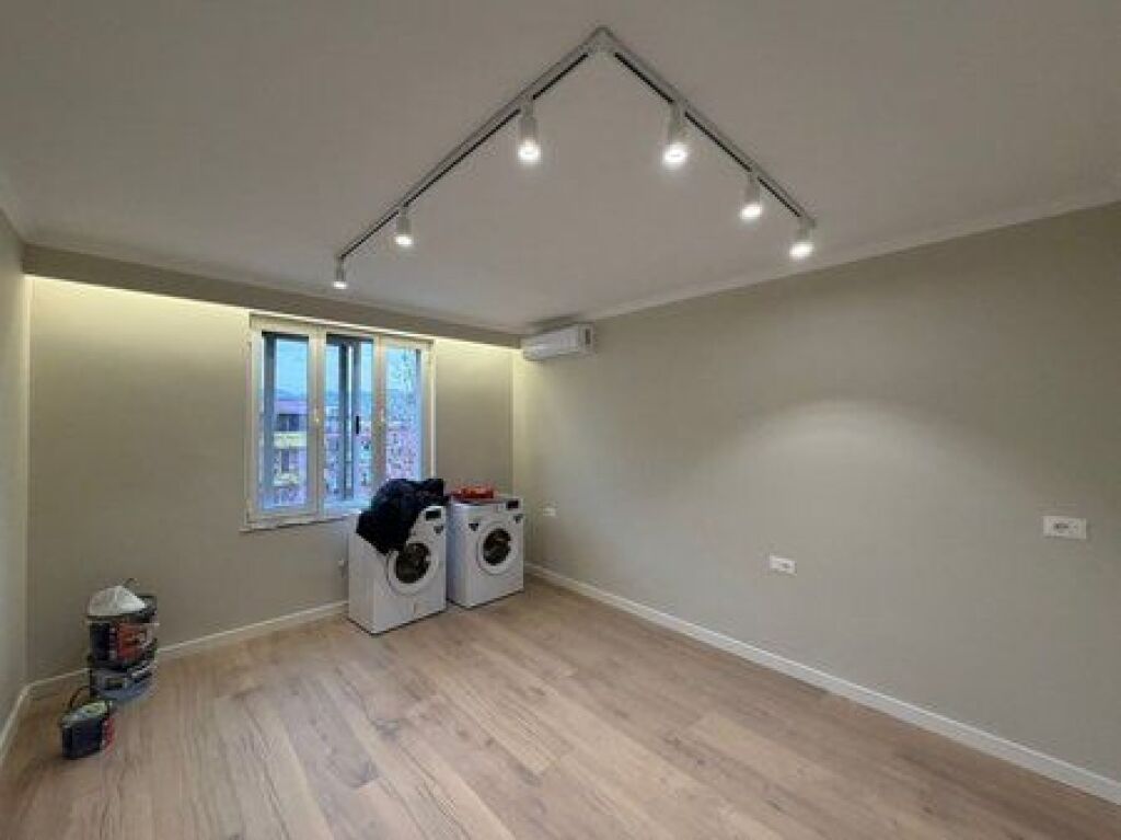 Shitet, Apartament 1+1, 21 Dhjetori, Tirane.