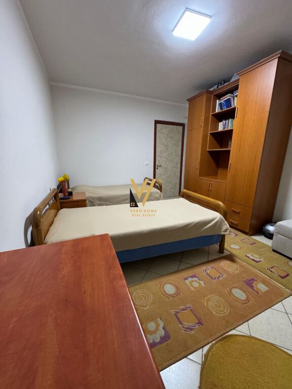 JEPET APARTAMENT 2+1+BLK ME QERA TE KRISTAL CENTER 65.000 LEKE