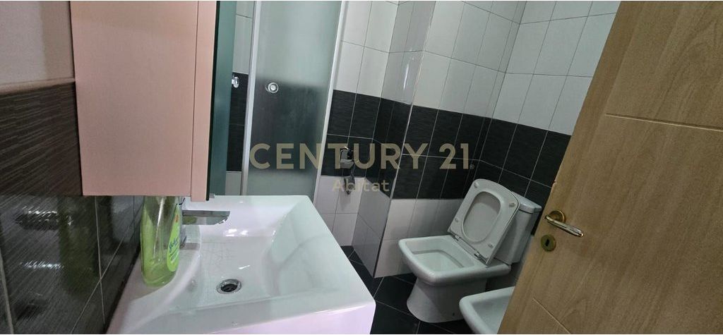 APARTAMENT 2+1 ME QIRA TEK ALI DEMI