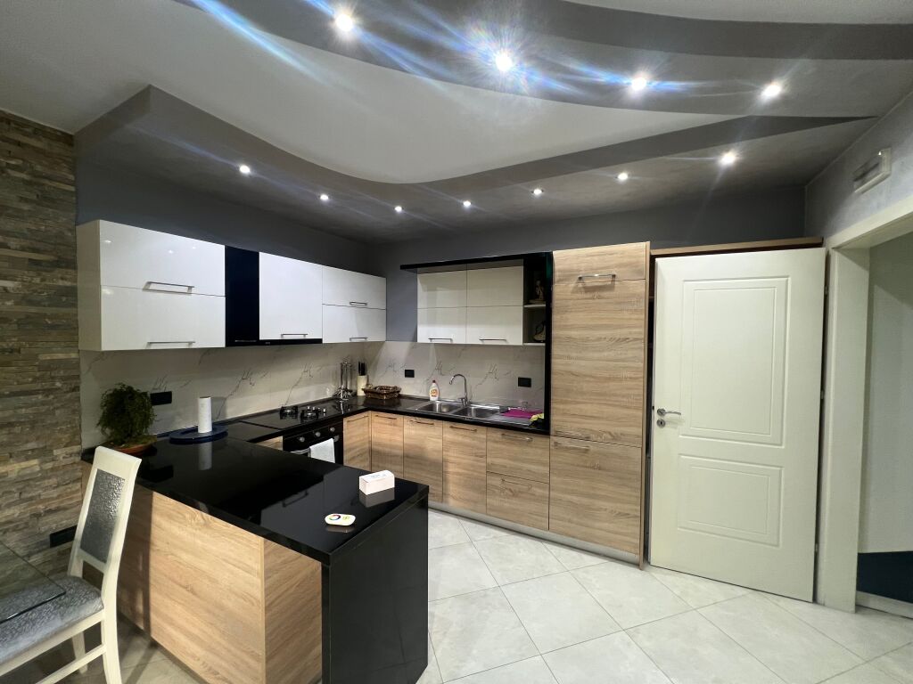 2+1 Me Qera, Astir, Vila L, Mobilim Modern