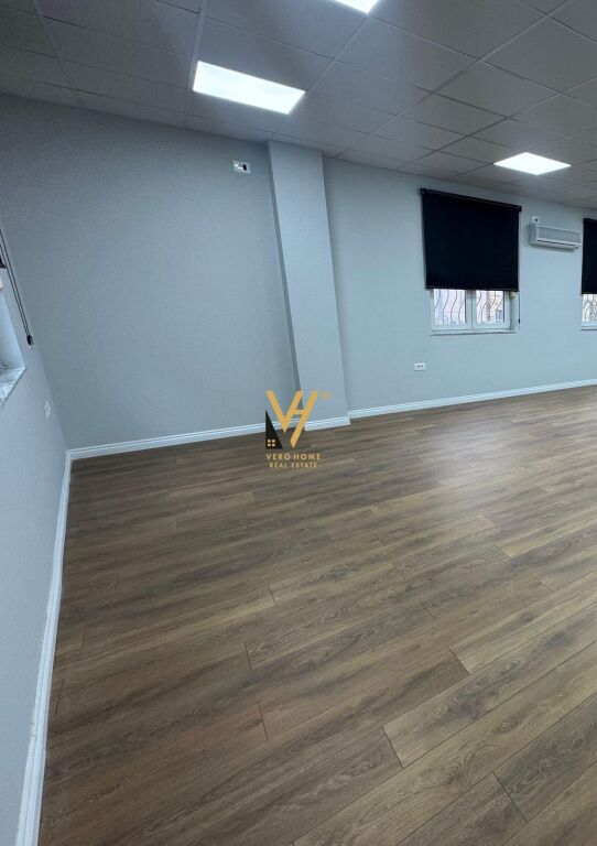 OFFICE 90 M2 FOR RENT IN CENTER 111,000 LEKE