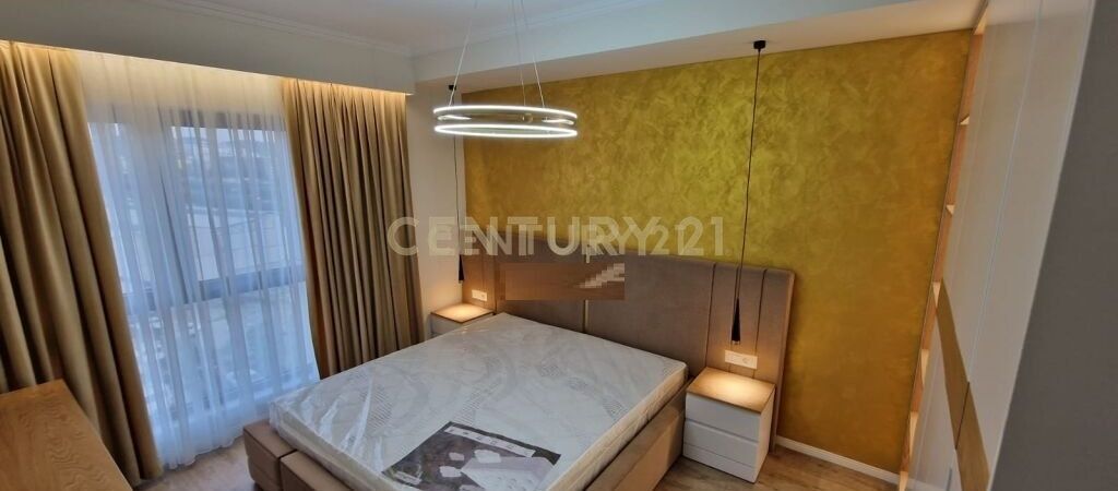 ME QIRA APARTAMENT PREMIUM 2+1+2+POST PARKIMI TE BULEVARDI I RI
