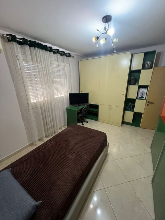 Apartament 3+1+2 me qera tek Mozaiku i Tiranes