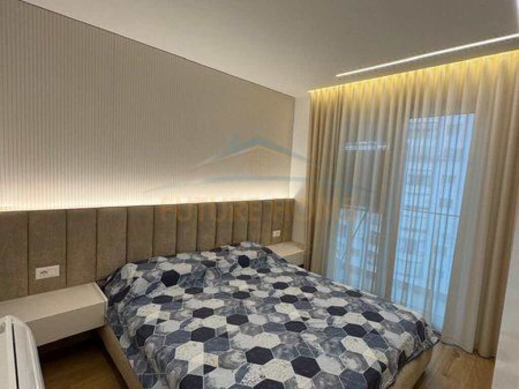 Shitet Apartament 2+1 dhe Gasoniere, Bulevardi Migjeni, Kompleksi Molla.