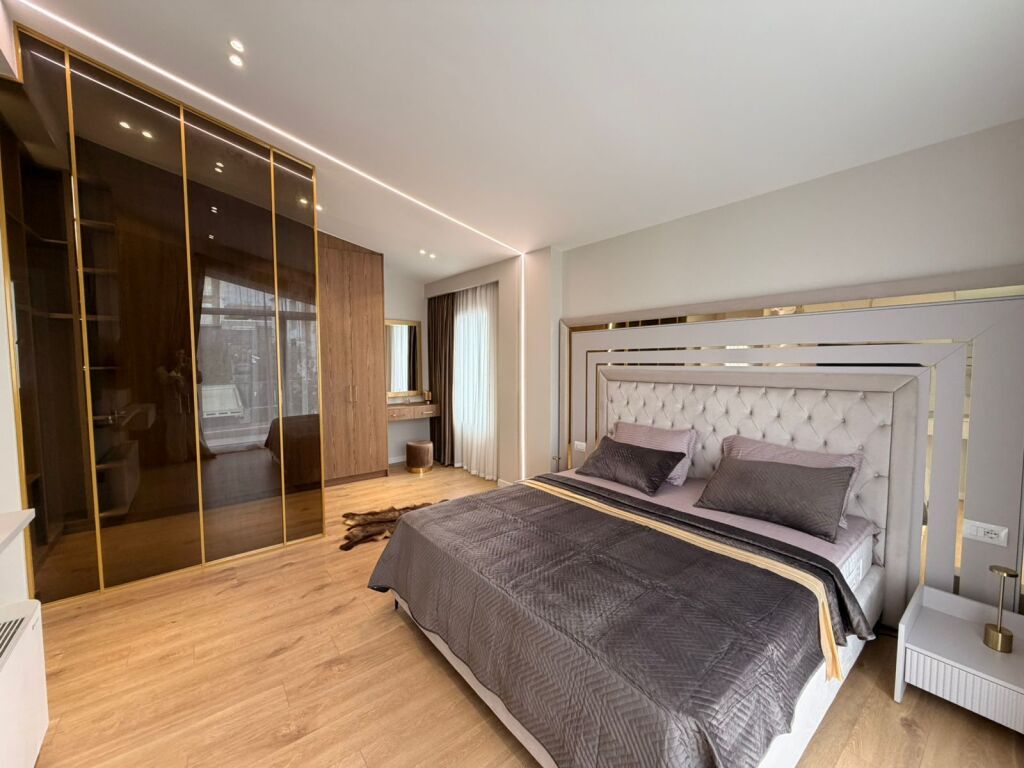 JEPET VILE ME PISHINE TEK REZIDENCA ELYSIUM NE MJULL BATHORE !!