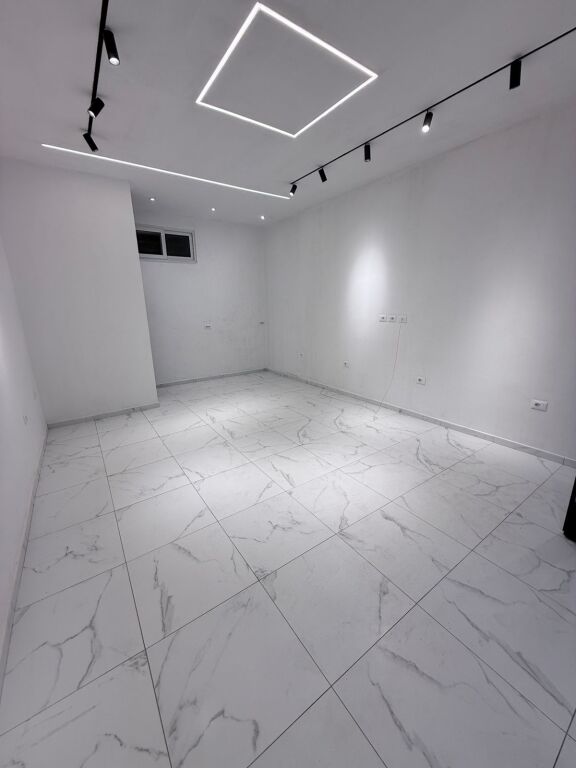 JEPET ME QERA AMBIENT BIZNESI ISH FABRIKA BUKES DURRES